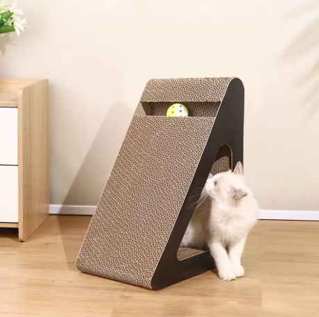 Arranhador Triangular Interativo para Gatos – 2 em 1 com Bolinhas e Raspador