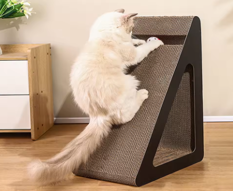 Arranhador Triangular Interativo para Gatos – 2 em 1 com Bolinhas e Raspador
