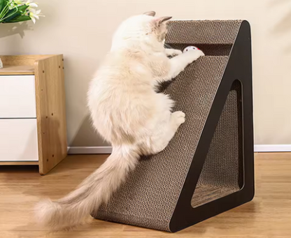 Arranhador Triangular Interativo para Gatos – 2 em 1 com Bolinhas e Raspador